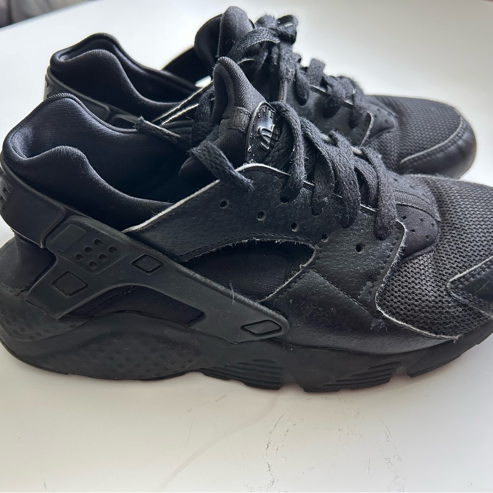 Nike Kids Black Sneakers
